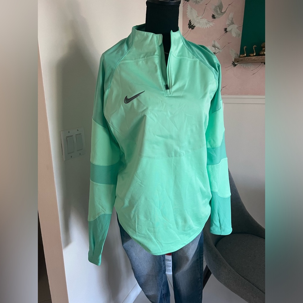 Nike Women's Therma-FIT Strike Winter Warrior Drill Top Size large